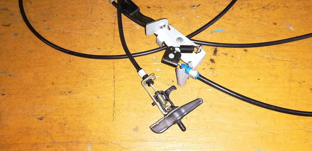 DEMIO DW3W ТРОС ЛЮЧКА БЕНЗОБАКА Mazda Demio 1