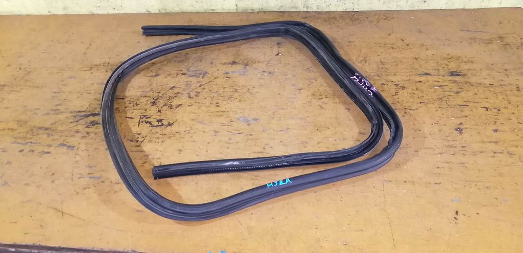 уплотнение багажника Mitsubishi Pajero Mini 0