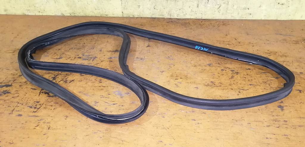 уплотнение багажника Mazda Demio 0