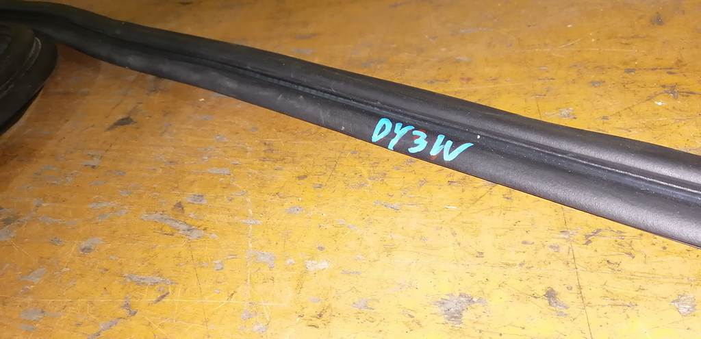 DEMIO DY3W УПЛОТНИТЕЛЬ 5-Й ДВЕРИ Mazda Demio 1