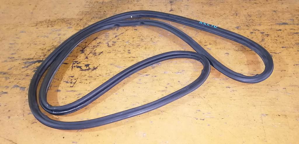 уплотнение багажника Toyota Passo 0