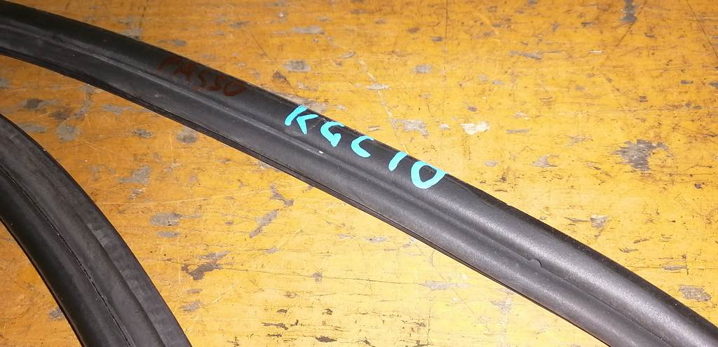 PASSO KGC10 УПЛОТНИТЕЛЬ 5-Й ДВЕРИ Toyota Passo 1