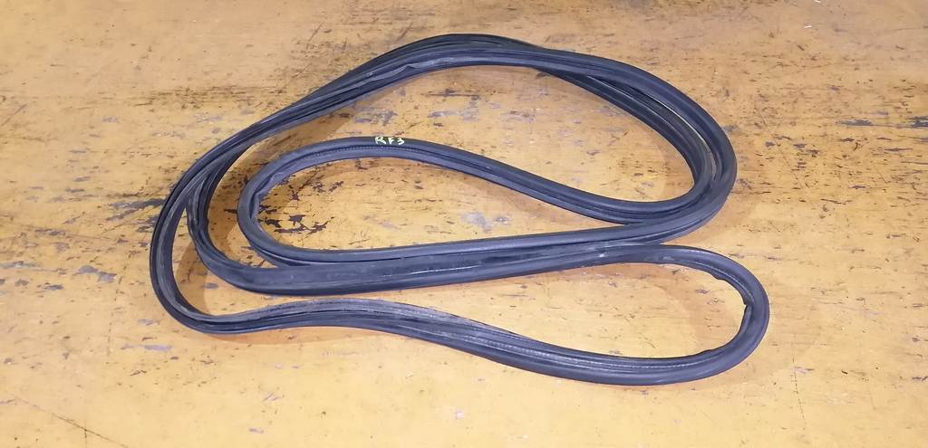 уплотнение багажника Honda Stepwgn 0