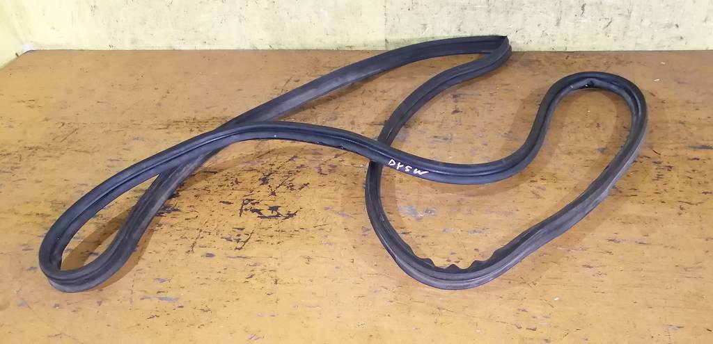 уплотнение багажника Mazda Demio 0