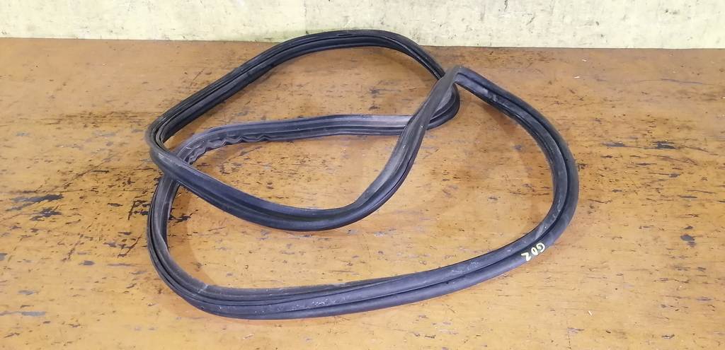 уплотнение багажника Subaru Impreza 0