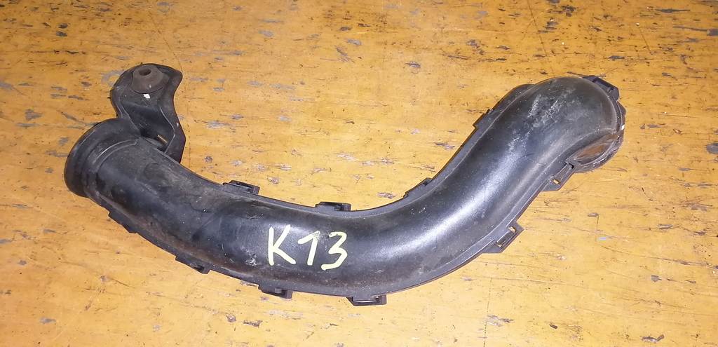 патрубок воздушного фильтра Nissan March 0