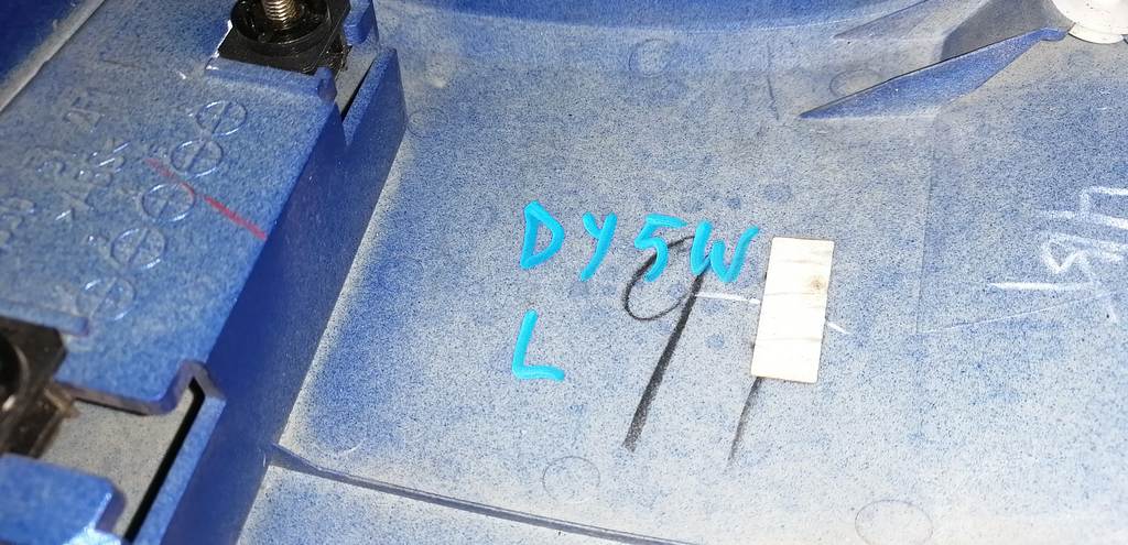 DEMIO DY5W ПЛАНКА ПОД СТОП ЛЕВАЯ Mazda Demio 1