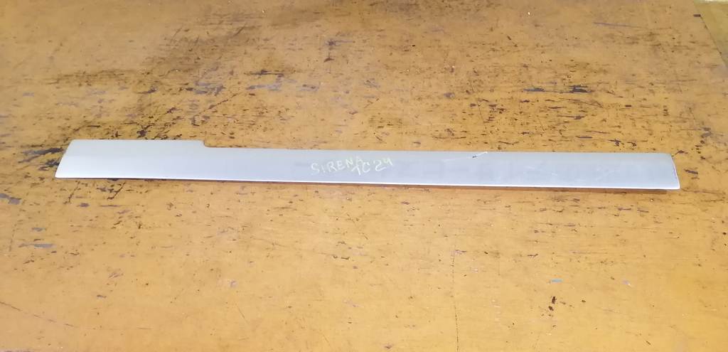 заглушка полоза сдвижной двери Nissan Serena 0