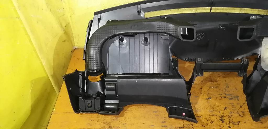 Салон Toyota Vitz 5