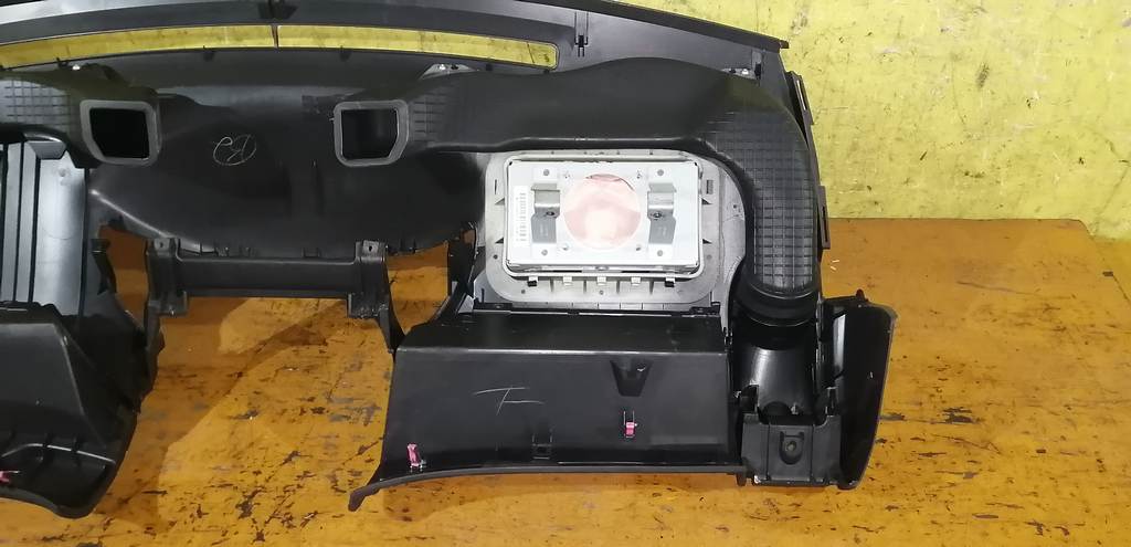 торпедо Toyota Vitz 6