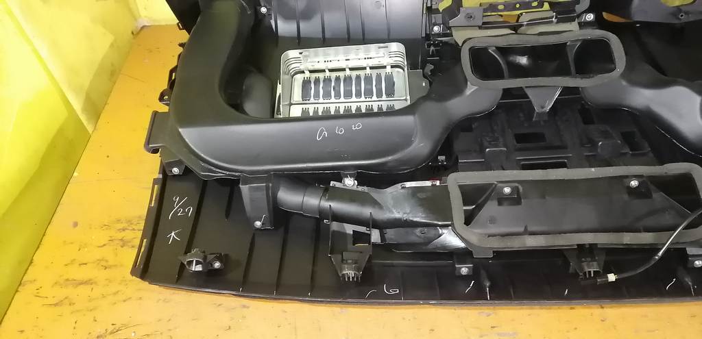 Салон Mitsubishi Colt 11