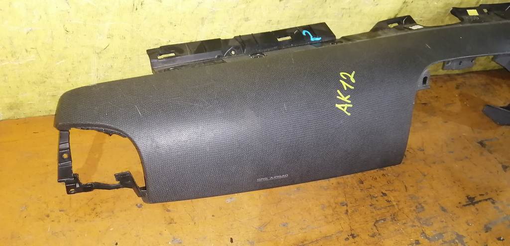 Салон Nissan March 2