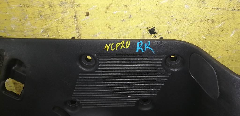 FUNCARGO NCP20 ОБШИВКА БАГАЖНИКА ЗАДНЯЯ ПРАВАЯ Toyota Funcargo 1