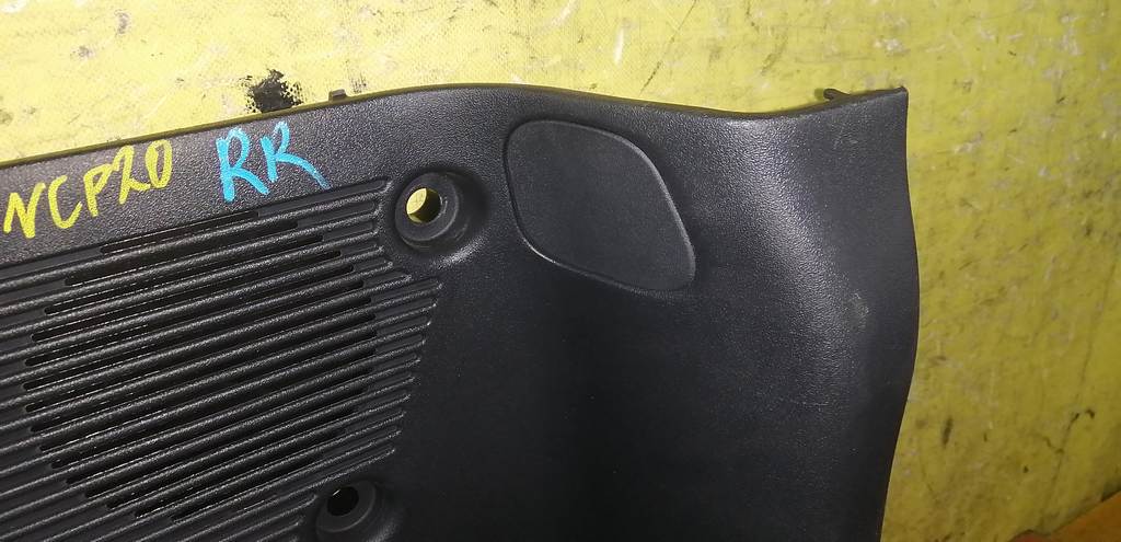 обшивка багажника Toyota Funcargo 3