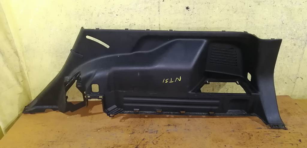 обшивка багажника Nissan X-Trail 0