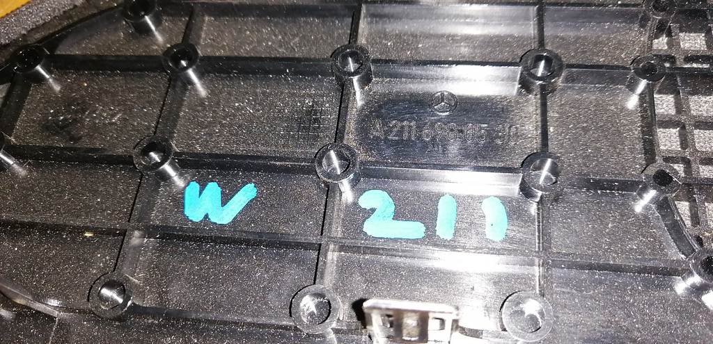 MERCEDES-BENZ W211 РЕШЁТКА ДИНАМИКА A2116900530 Mercedes-Benz E-Class 1