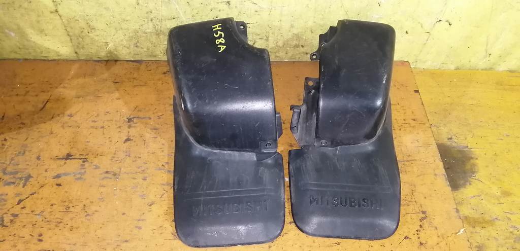 брызговик Mitsubishi Pajero Mini 0