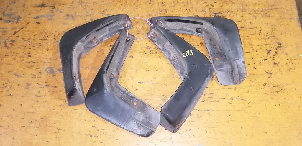 брызговик Mitsubishi Colt 0