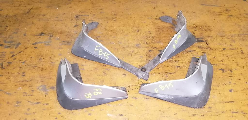 брызговик Nissan Sunny 0