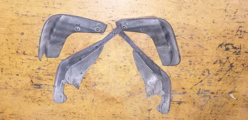 SUNNY FB15 БРЫЗГОВИК (КОМПЛЕКТ) Nissan Sunny 1