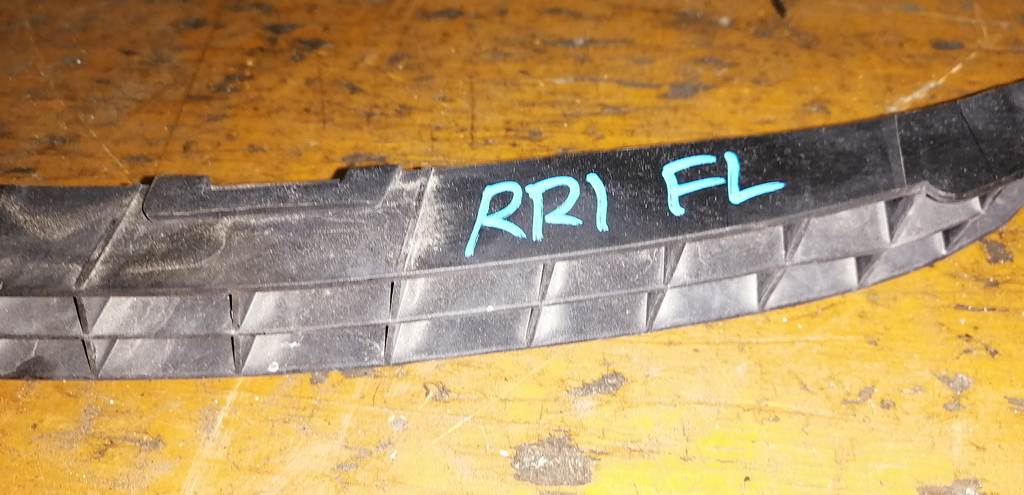 ELYSION RR1 РЕСНИЦА ПОД ФАРУ ЛЕВАЯ Honda Elysion 1