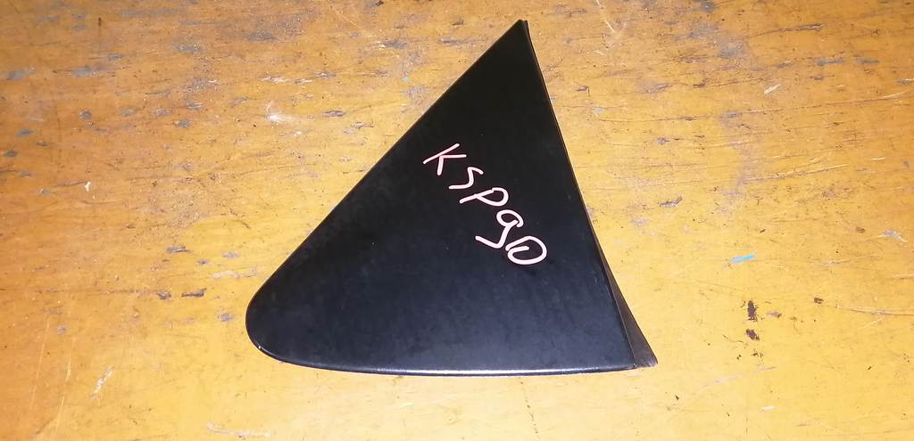 уголок крыла Toyota Vitz 0