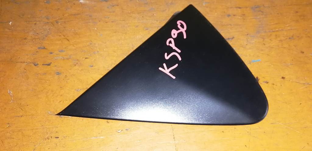 уголок крыла Toyota Vitz 0