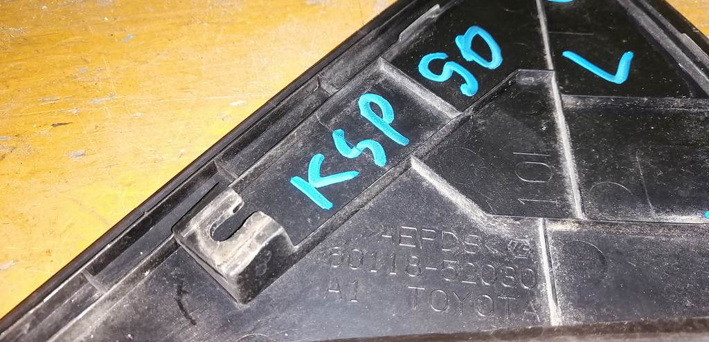 VITZ KSP90 УГОЛОК КРЫЛА ЛЕВЫЙ 60118-52030 ДЕФЕКТ Toyota Vitz 1