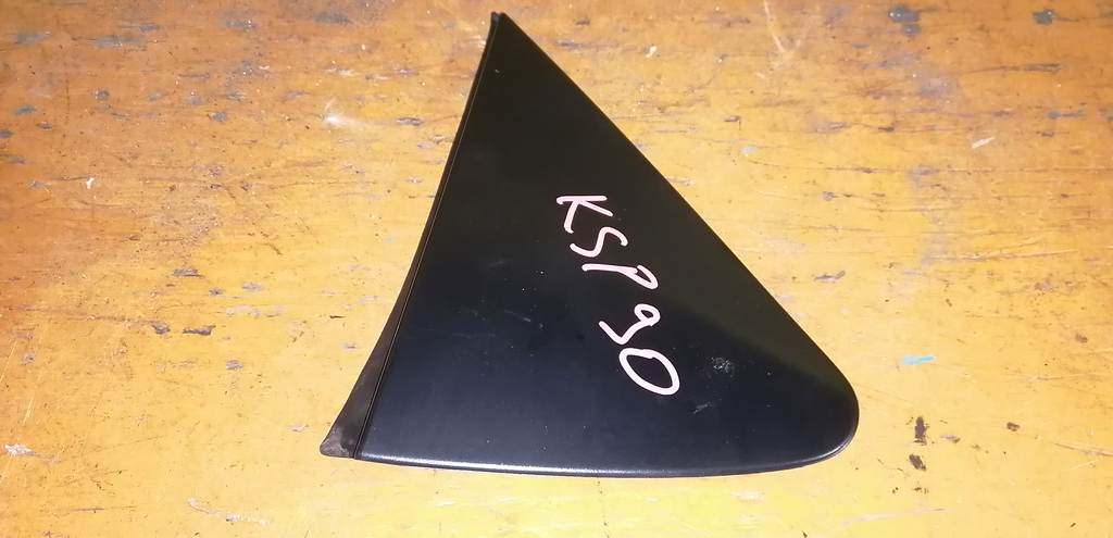 уголок крыла Toyota Vitz 0