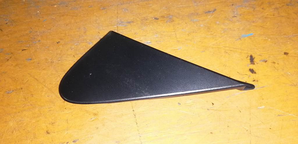 уголок крыла Toyota Passo 0