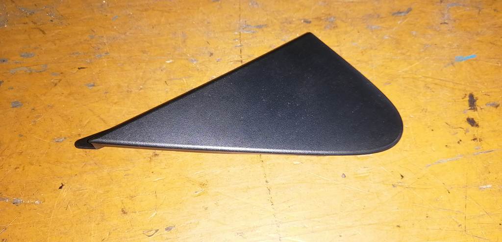 уголок крыла Toyota Passo 0