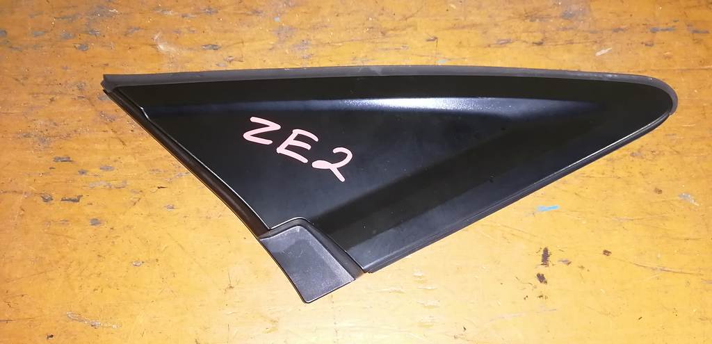 уголок крыла Honda Insight 0