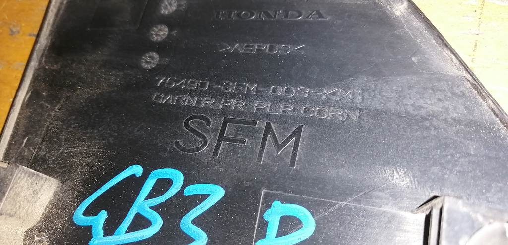 FREED GB3 УГОЛОК КРЫЛА ПРАВЫЙ 75490-SFM-003 Honda Freed 1