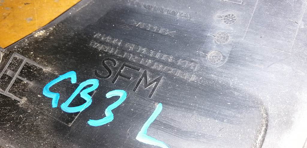 FREED GB3 УГОЛОК КРЫЛА ЛЕВЫЙ Honda Freed 1