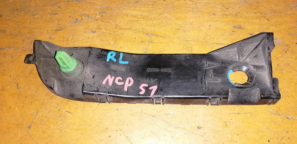 крепеж бампера Toyota Probox 0