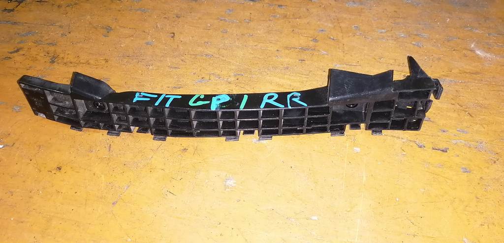 крепеж бампера Honda Fit 0