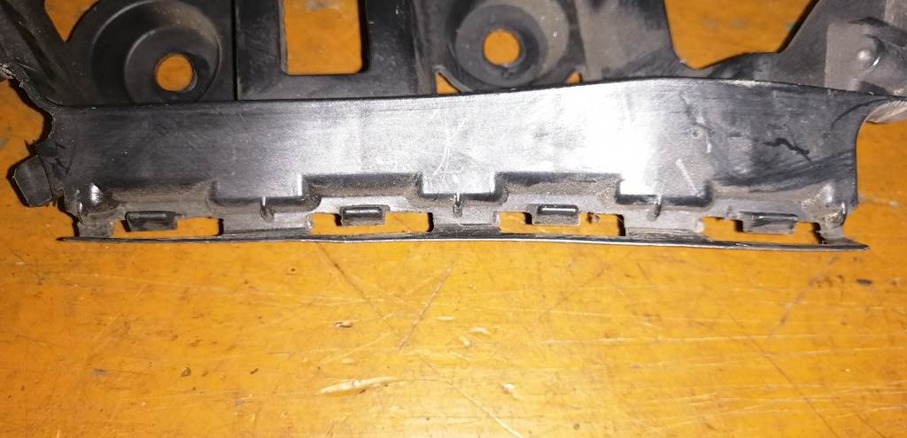 крепеж бампера Volkswagen Golf 3