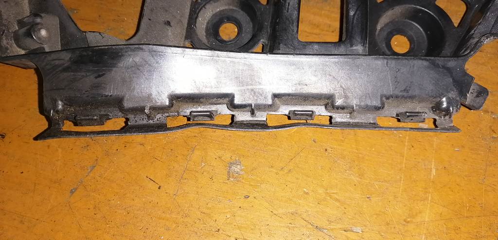 крепеж бампера Volkswagen Golf 3