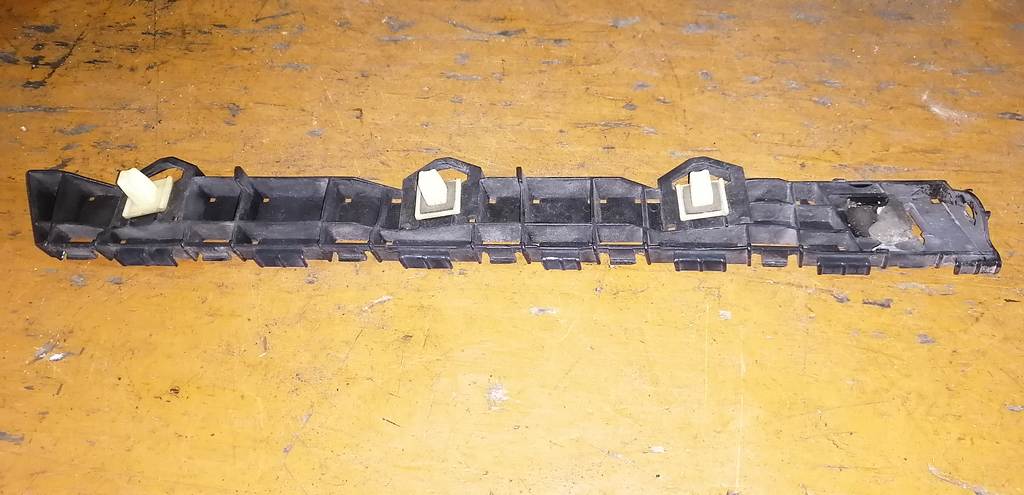 IMPREZA GP6 КРЕПЕЖ БАМПЕРА ЗАДНИЙ ПРАВЫЙ Subaru Impreza 1