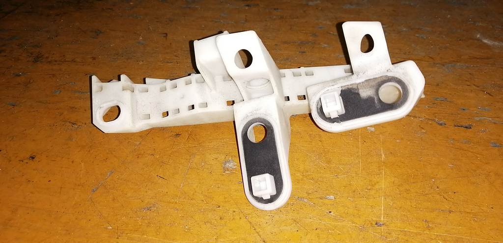 IMPREZA GP6 КРЕПЕЖ БАМПЕРА ЗАДНИЙ ПРАВЫЙ 1 Subaru Impreza 1