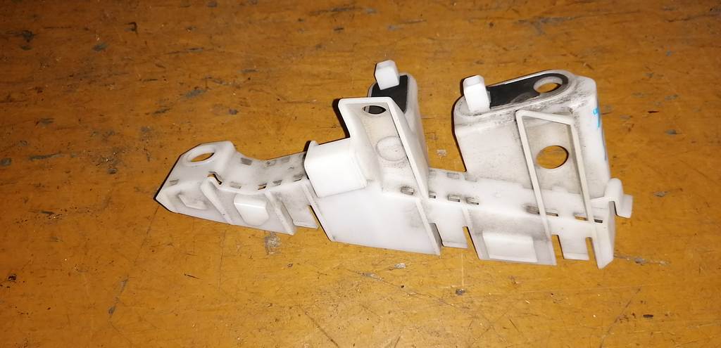 крепеж бампера Subaru Impreza 0