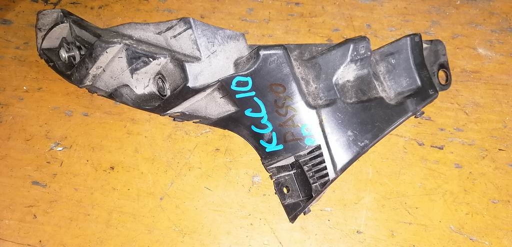 крепеж бампера Toyota Passo 0