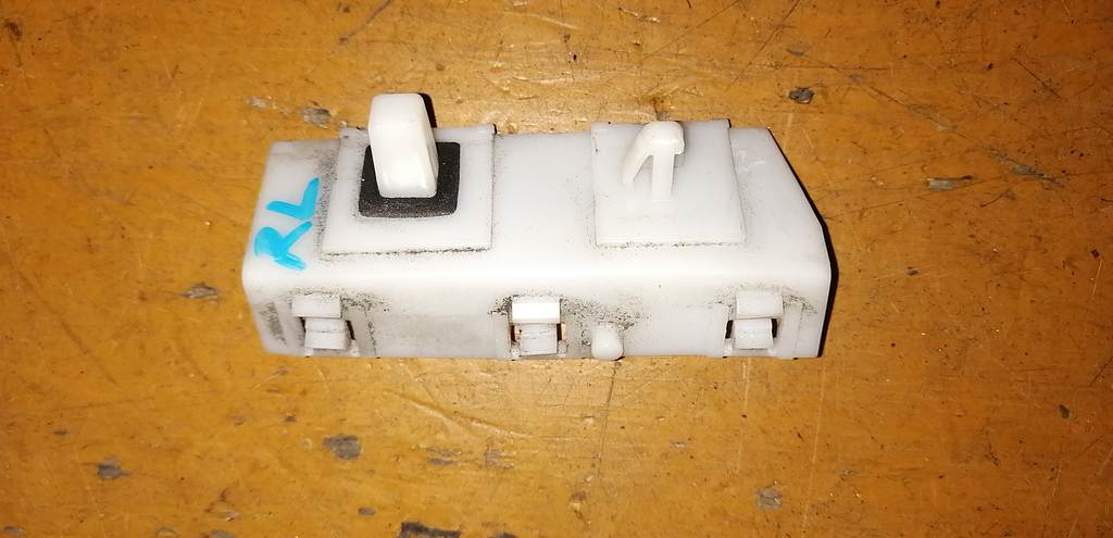 крепеж бампера Nissan Note 0