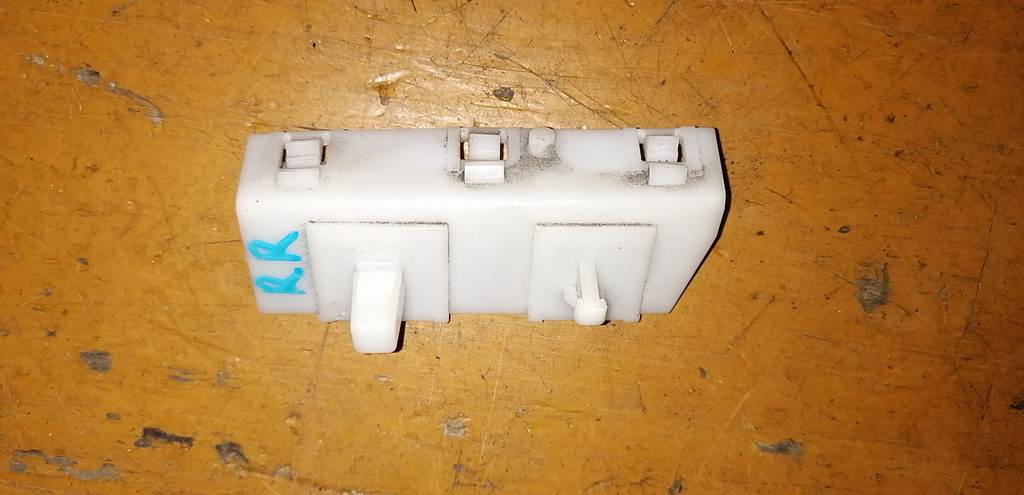 крепеж бампера Nissan Note 0