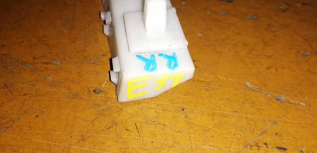 NOTE E11 КРЕПЕЖ БАМПЕРА ЗАДНИЙ ПРАВЫЙ Nissan Note 1