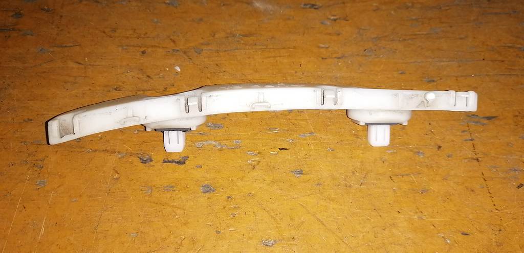 MARCH K13 КРЕПЁЖ БАМПЕРА ЗАДНИЙ ПРАВЫЙ Nissan March 1