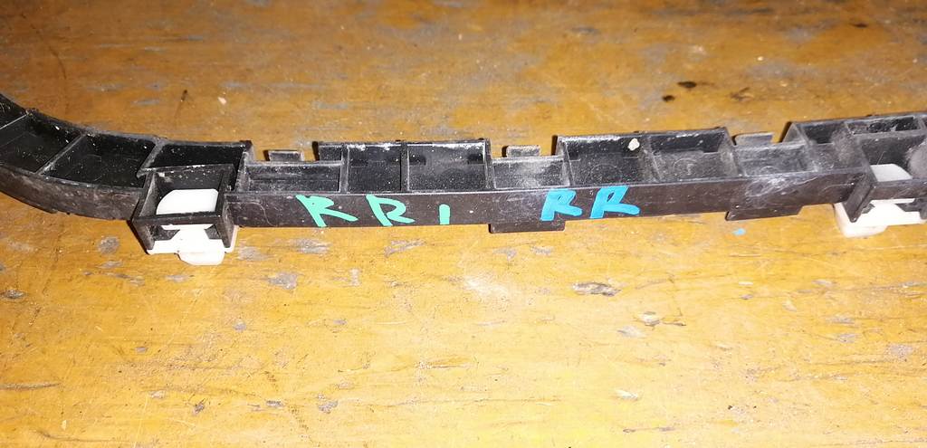 ELYSION RR1 КРЕПЁЖ БАМПЕРА ЗАДНИЙ ПРАВЫЙ Honda Elysion 1