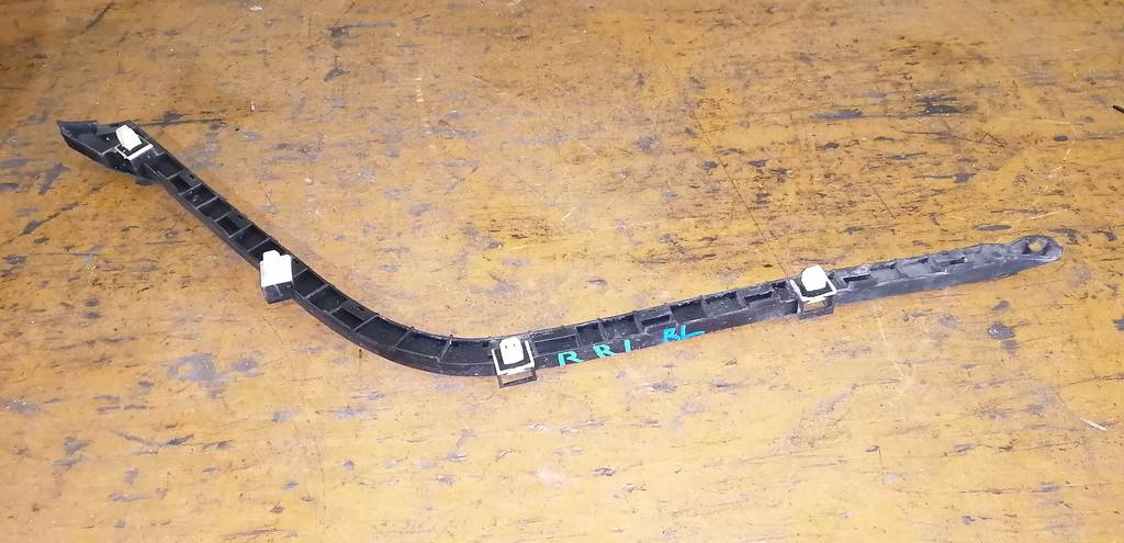 крепеж бампера Honda Elysion 0