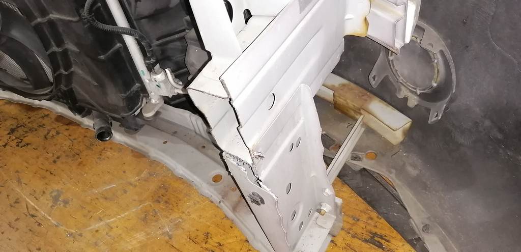 ноускат Nissan March 9