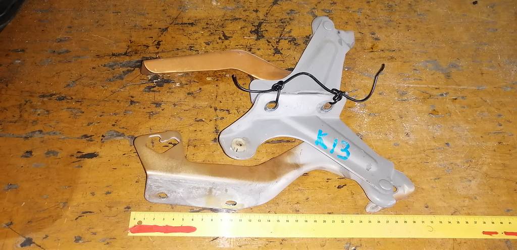 петля капота Nissan March 0